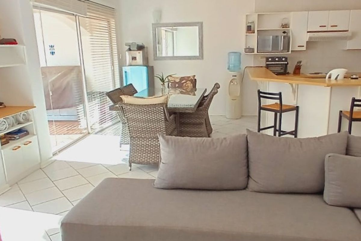Stunning Vaal Dam Retreat in Secure Sunset Cove Estate - Photo 4