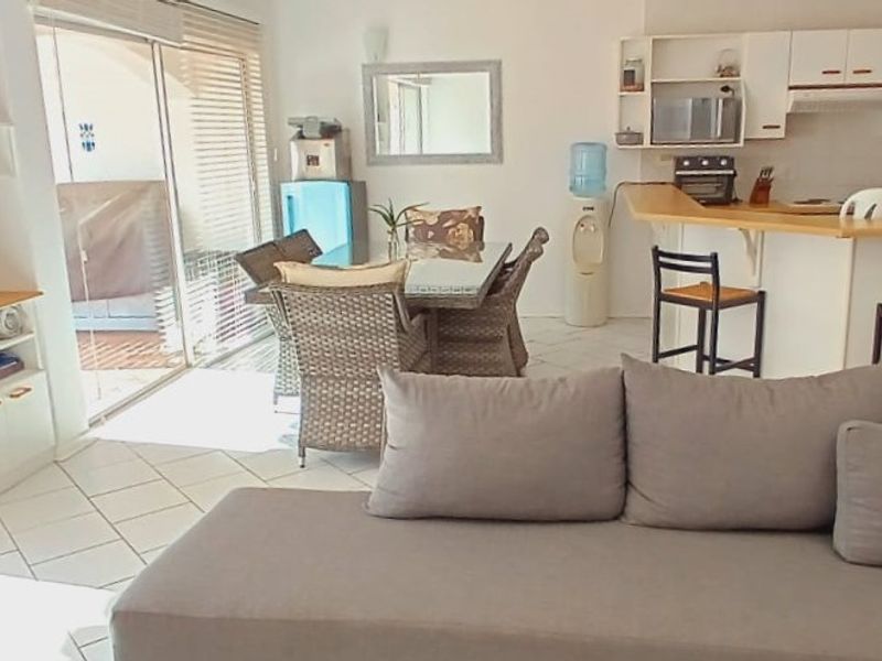 Stunning Vaal Dam Retreat in Secure Sunset Cove Estate - Photo 4