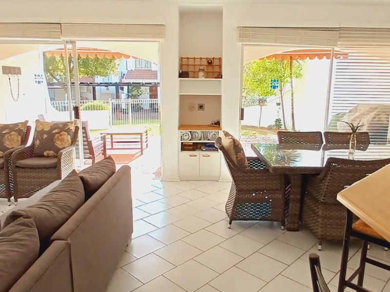 Stunning Vaal Dam Retreat in Secure Sunset Cove Estate - Photo 7