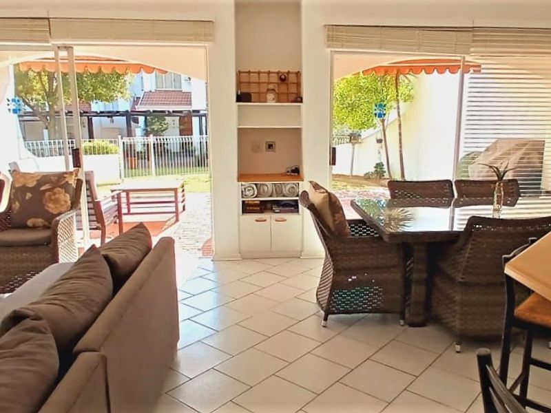 Stunning Vaal Dam Retreat in Secure Sunset Cove Estate - Photo 6