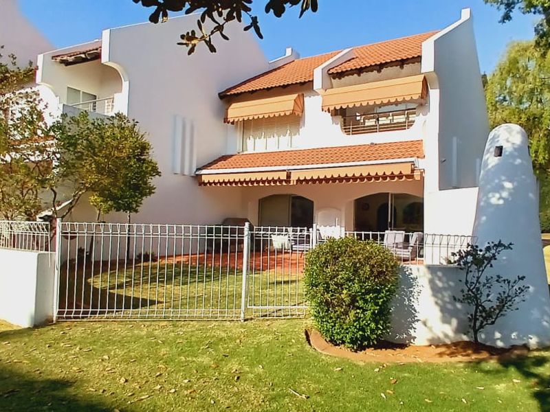 Stunning Vaal Dam Retreat in Secure Sunset Cove Estate - Photo 1