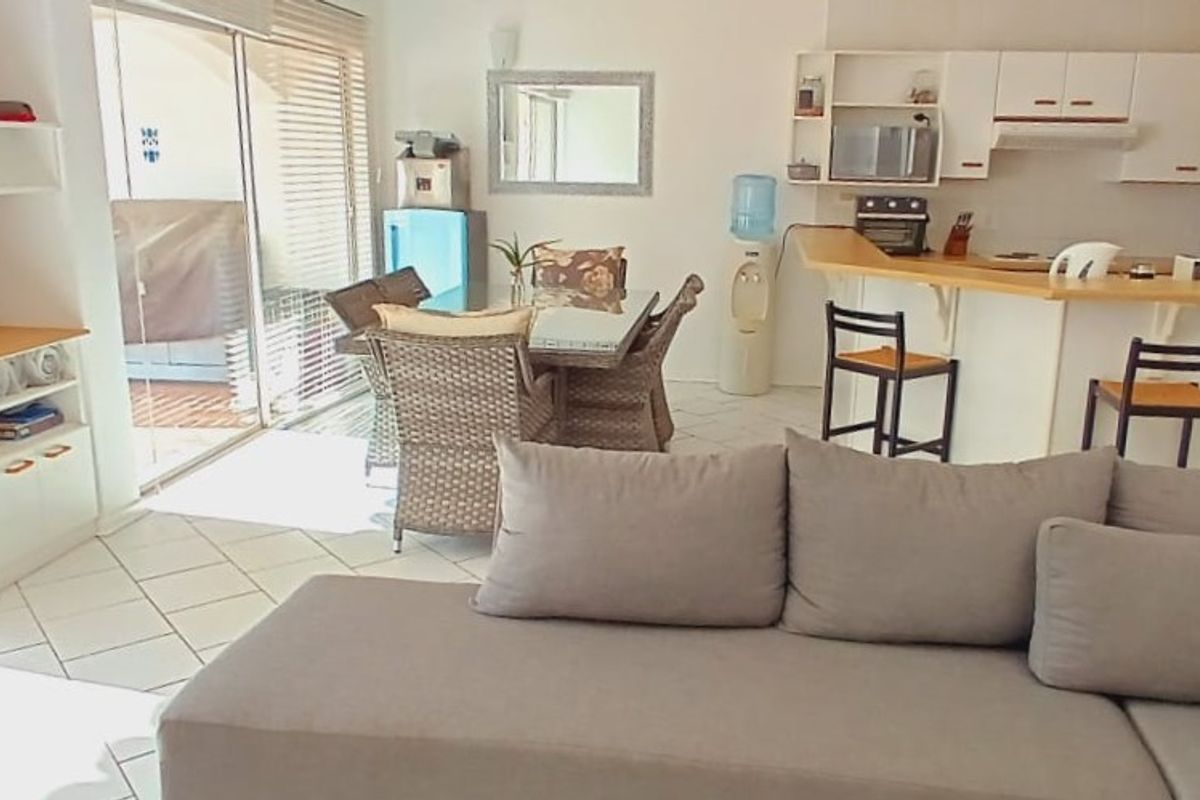 Stunning Vaal Dam Retreat in Secure Sunset Cove Estate - Photo 5