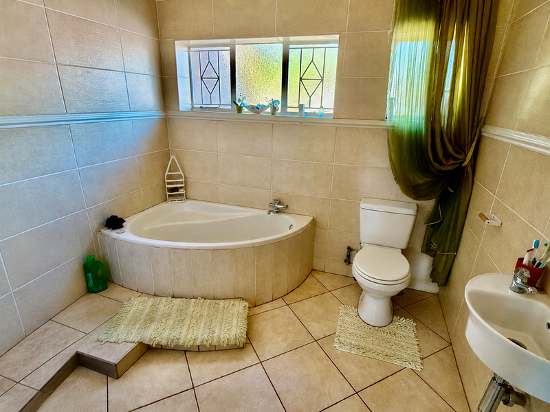10 Bedroom and 10 En-suite for sale in Stilfontein - Photo 7