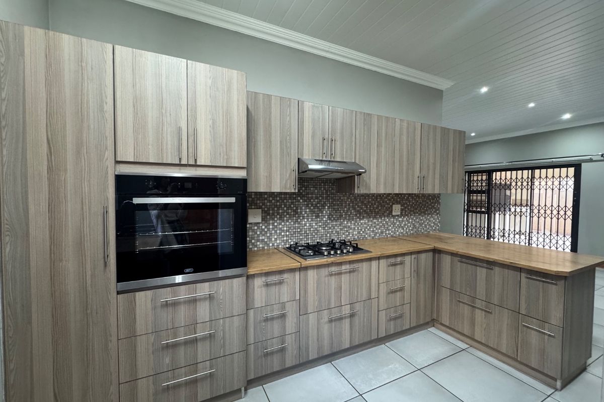 full title townhouse in retirement village - Photo 4