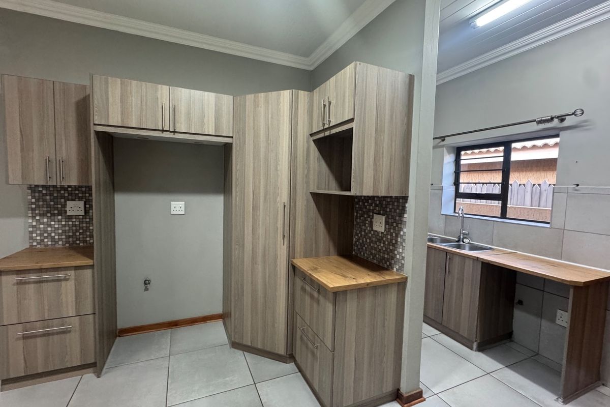 full title townhouse in retirement village - Photo 5