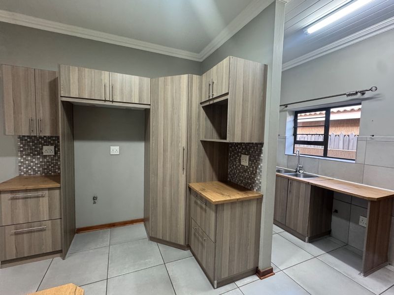 full title townhouse in retirement village - Photo 5