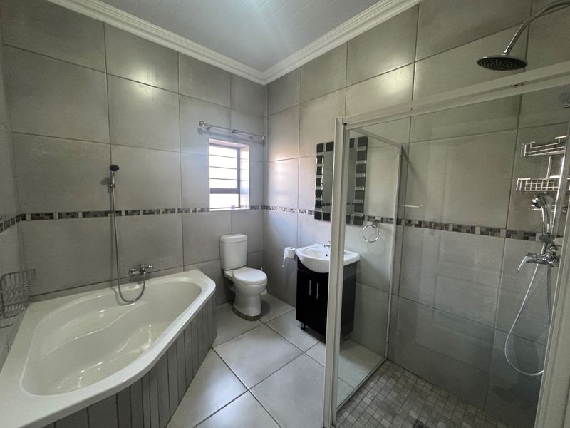 full title townhouse in retirement village - Photo 8