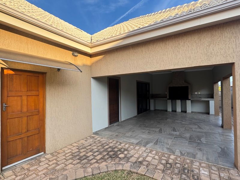 full title townhouse in retirement village - Photo 1