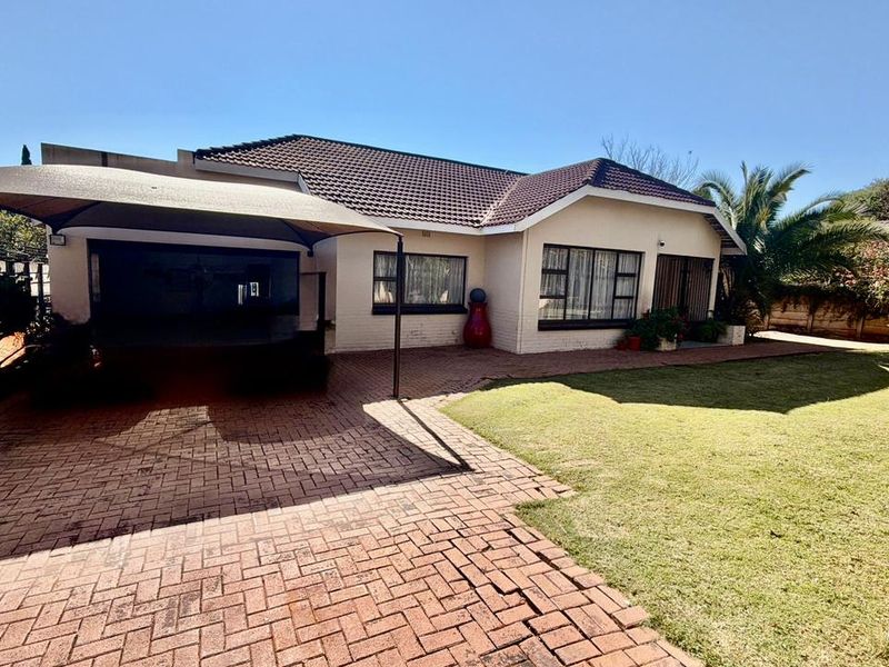 3 Bedroom house for sale in Adamayview - Photo 2