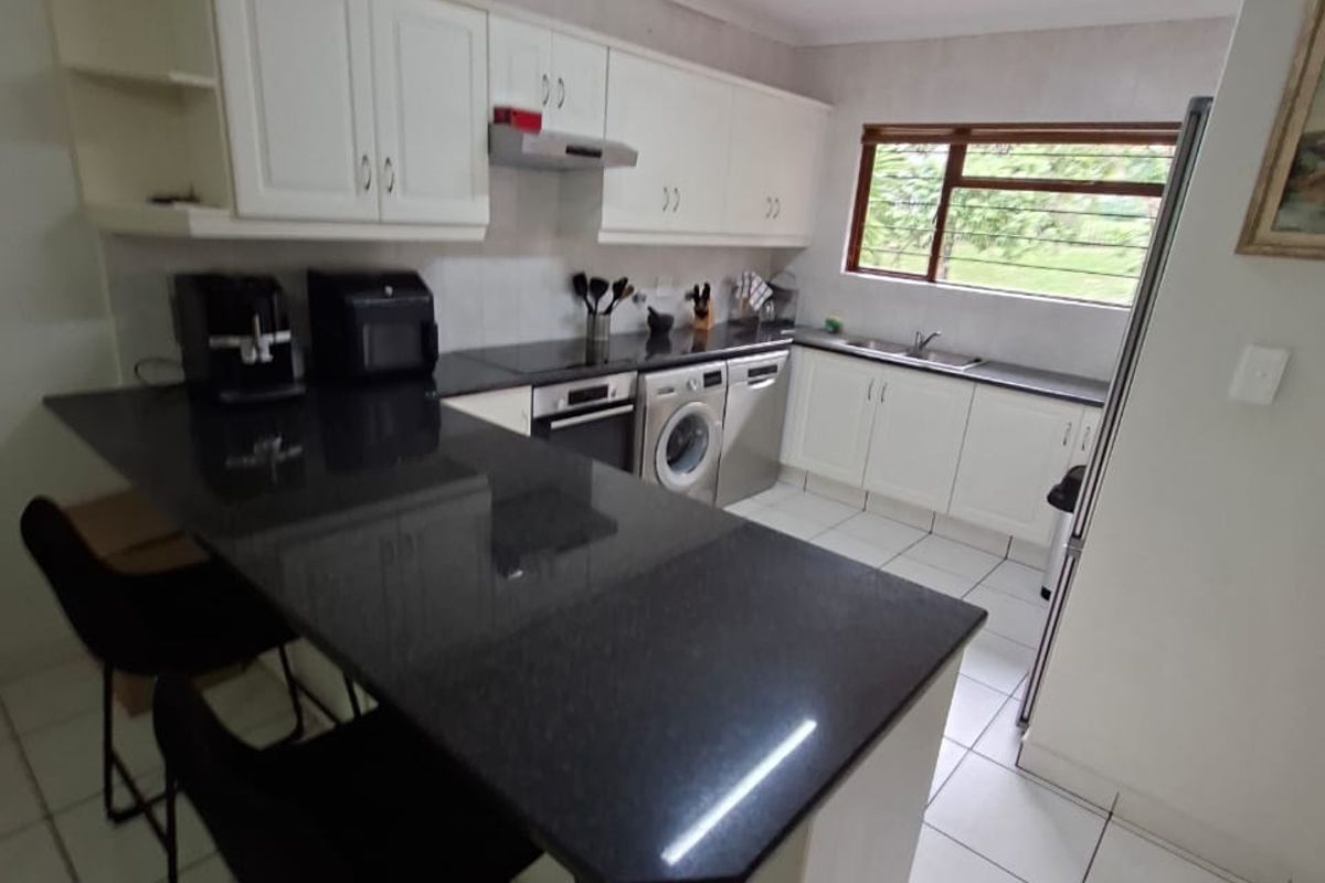 Stunning 4 Bedroom Apartment In An Eco Estate - Going For A Song! - Photo 3