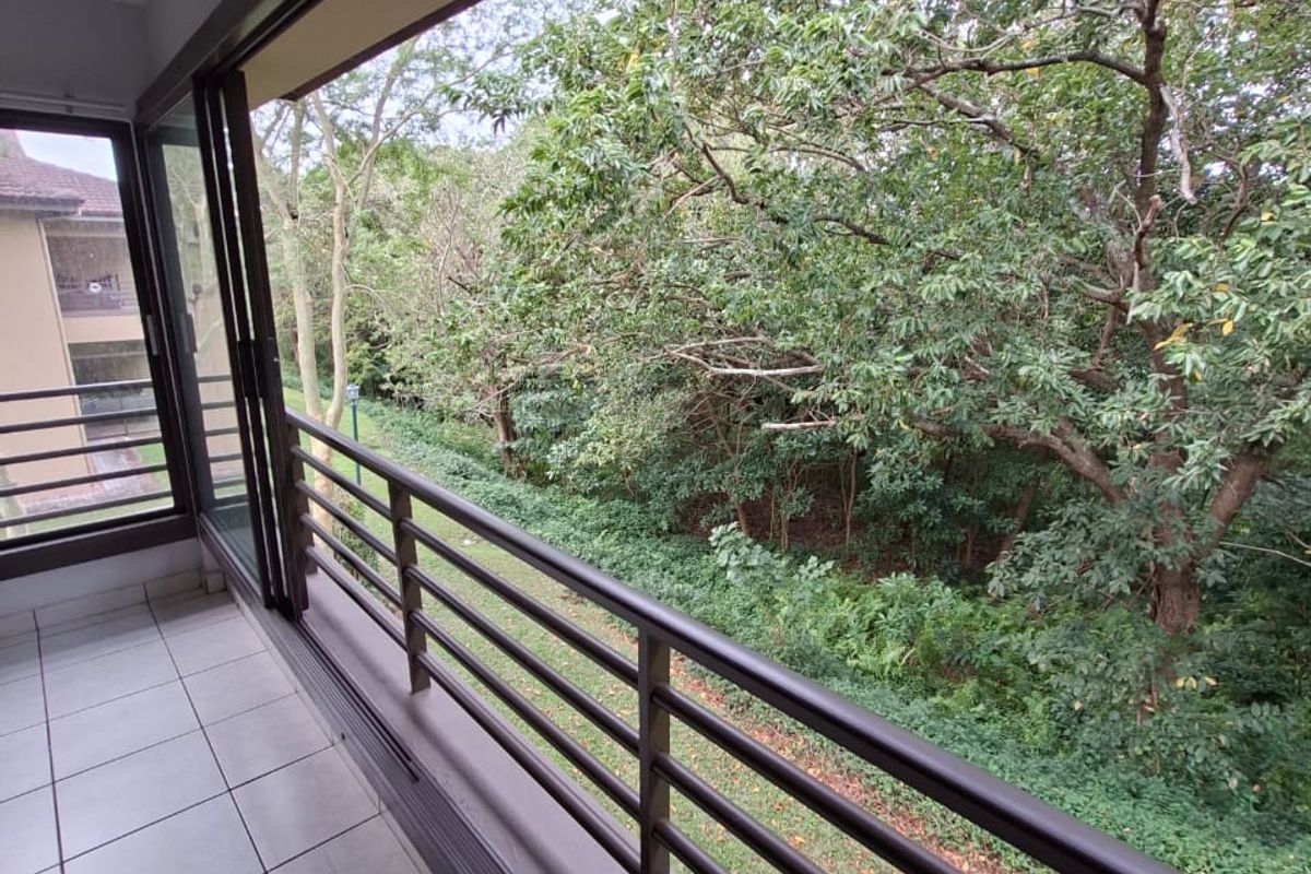 Stunning 4 Bedroom Apartment In An Eco Estate - Going For A Song! - Photo 4