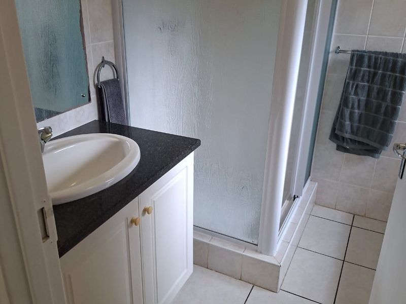 Stunning 4 Bedroom Apartment In An Eco Estate - Going For A Song! - Photo 6