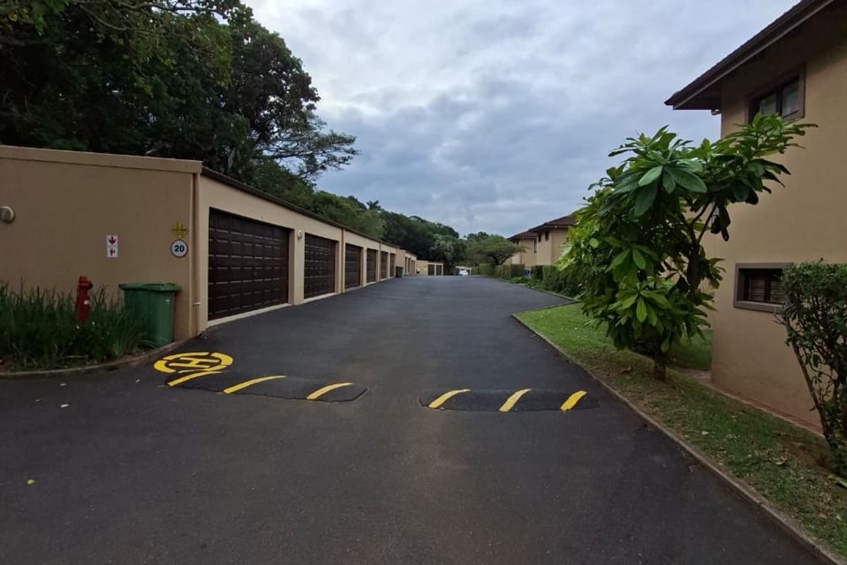 Stunning 4 Bedroom Apartment In An Eco Estate - Going For A Song! - Photo 2