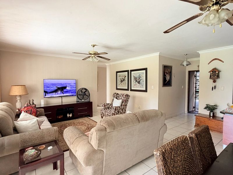 Elegant Coastal Living In St Michaels Manor - Photo 10