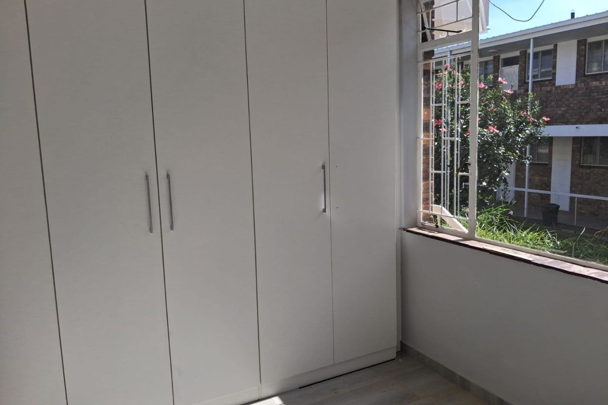 Modern refurbished one bedroom unit available for the over 50's. - Photo 5