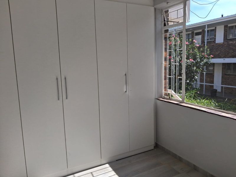 Modern refurbished one bedroom unit available for the over 50's. - Photo 5