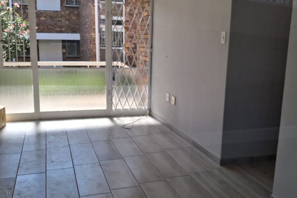 Modern refurbished one bedroom unit available for the over 50's. - Photo 4