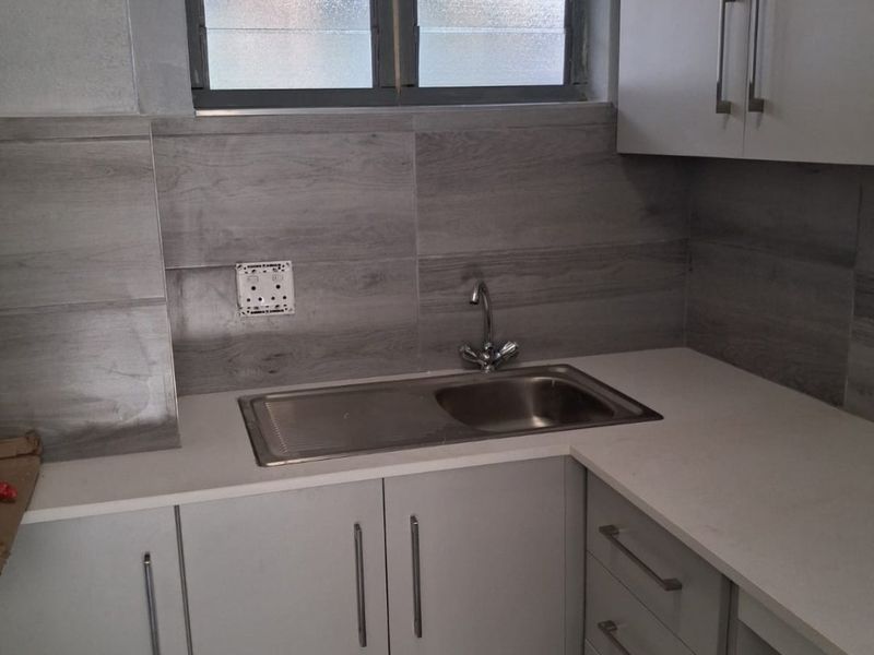 Modern refurbished one bedroom unit available for the over 50's. - Photo 10