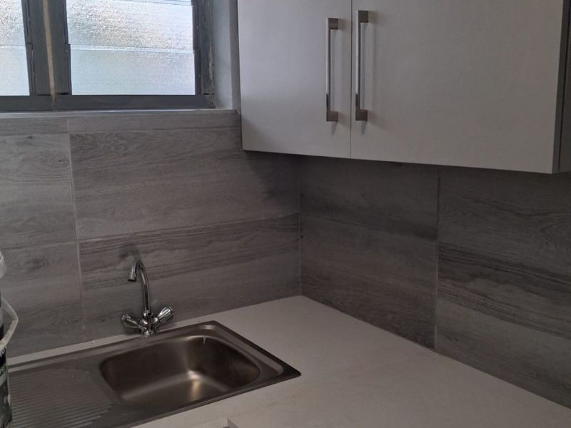 Modern refurbished one bedroom unit available for the over 50's. - Photo 9