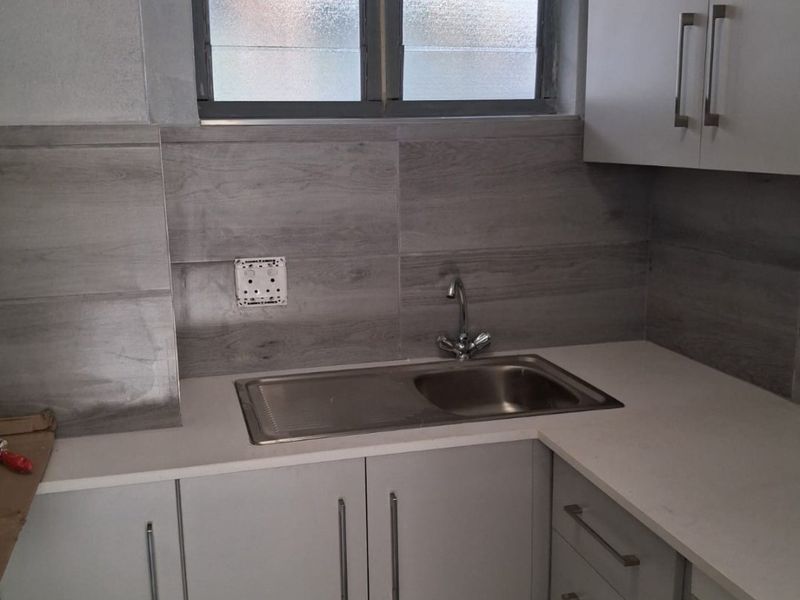 Modern refurbished one bedroom unit available for the over 50's. - Photo 8