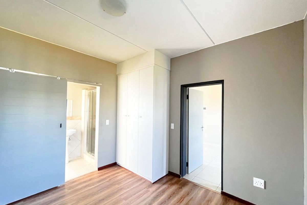 Stunning 3rd Floor 1 bed,1 bathroom To Rent Glen Acres Estate in Glen Austin AH, Midrand - Photo 5