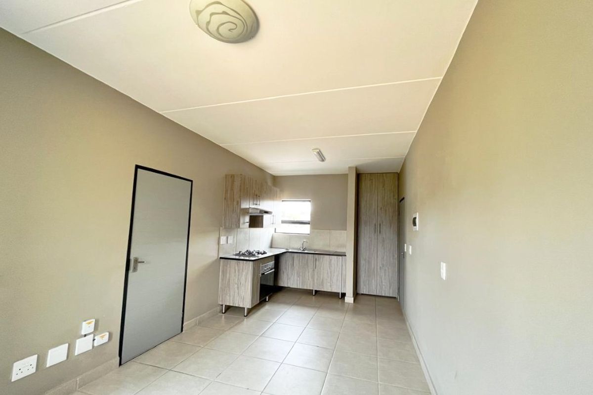 Stunning 3rd Floor 1 bed,1 bathroom To Rent Glen Acres Estate in Glen Austin AH, Midrand - Photo 4