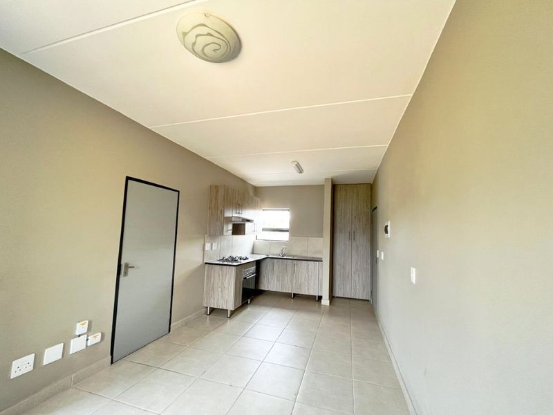 Stunning 3rd Floor 1 bed,1 bathroom To Rent Glen Acres Estate in Glen Austin AH, Midrand - Photo 4
