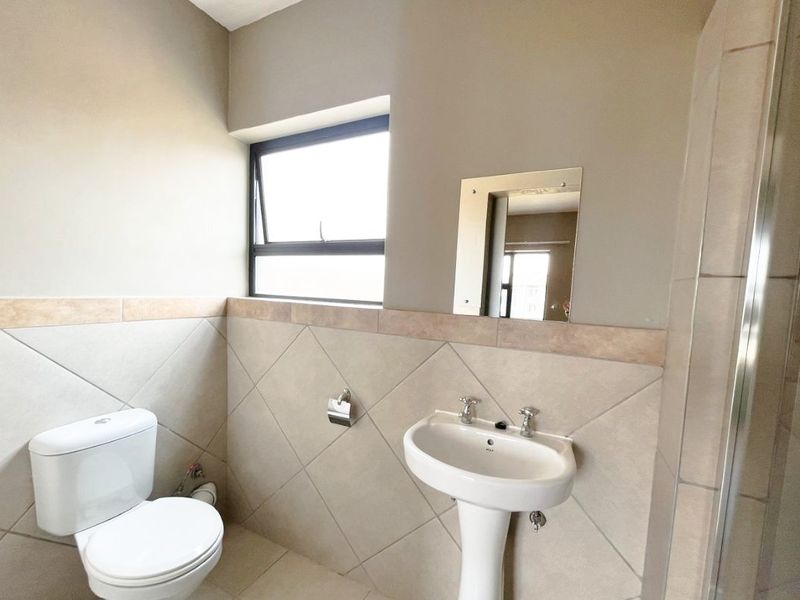 Stunning 3rd Floor 1 bed,1 bathroom To Rent Glen Acres Estate in Glen Austin AH, Midrand - Photo 9