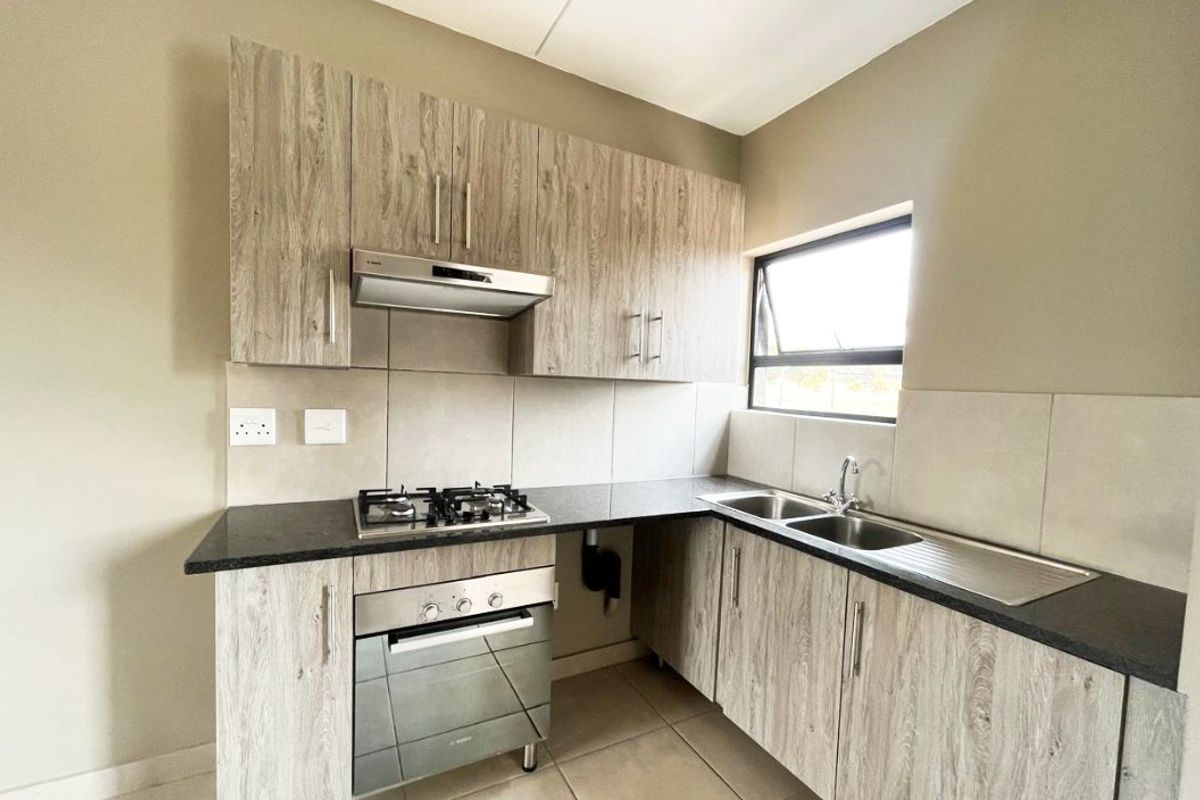 Stunning 3rd Floor 1 bed,1 bathroom To Rent Glen Acres Estate in Glen Austin AH, Midrand - Photo 2