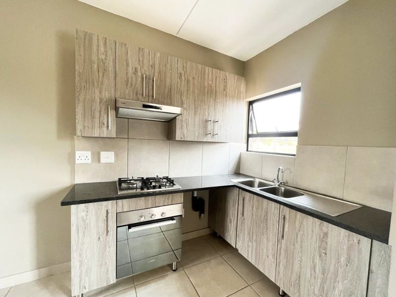 Stunning 3rd Floor 1 bed,1 bathroom To Rent Glen Acres Estate in Glen Austin AH, Midrand - Photo 2