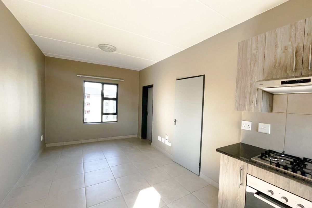 Stunning 3rd Floor 1 bed,1 bathroom To Rent Glen Acres Estate in Glen Austin AH, Midrand - Photo 3