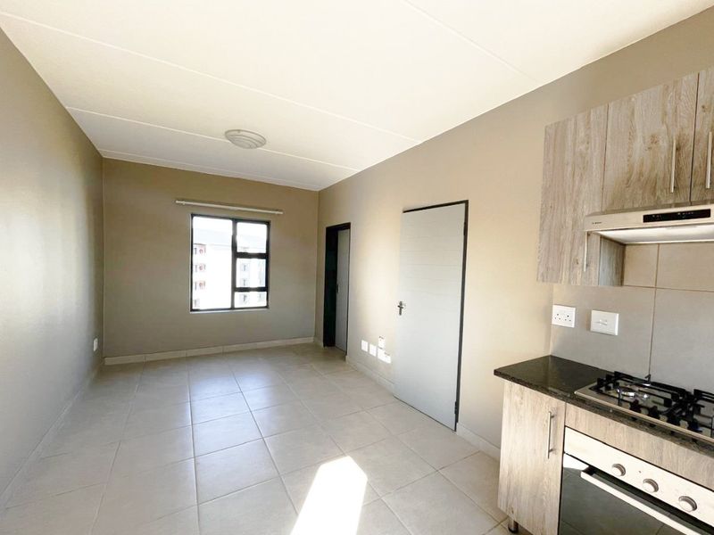 Stunning 3rd Floor 1 bed,1 bathroom To Rent Glen Acres Estate in Glen Austin AH, Midrand - Photo 3