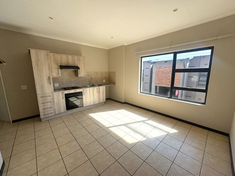 Stylish Top Floor Apartment To Rent In Wilgeheuwel - Photo 5