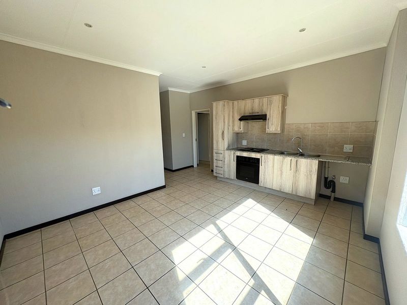 Stylish Top Floor Apartment To Rent In Wilgeheuwel - Photo 7