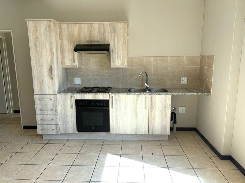 Stylish Top Floor Apartment To Rent In Wilgeheuwel - Photo 6