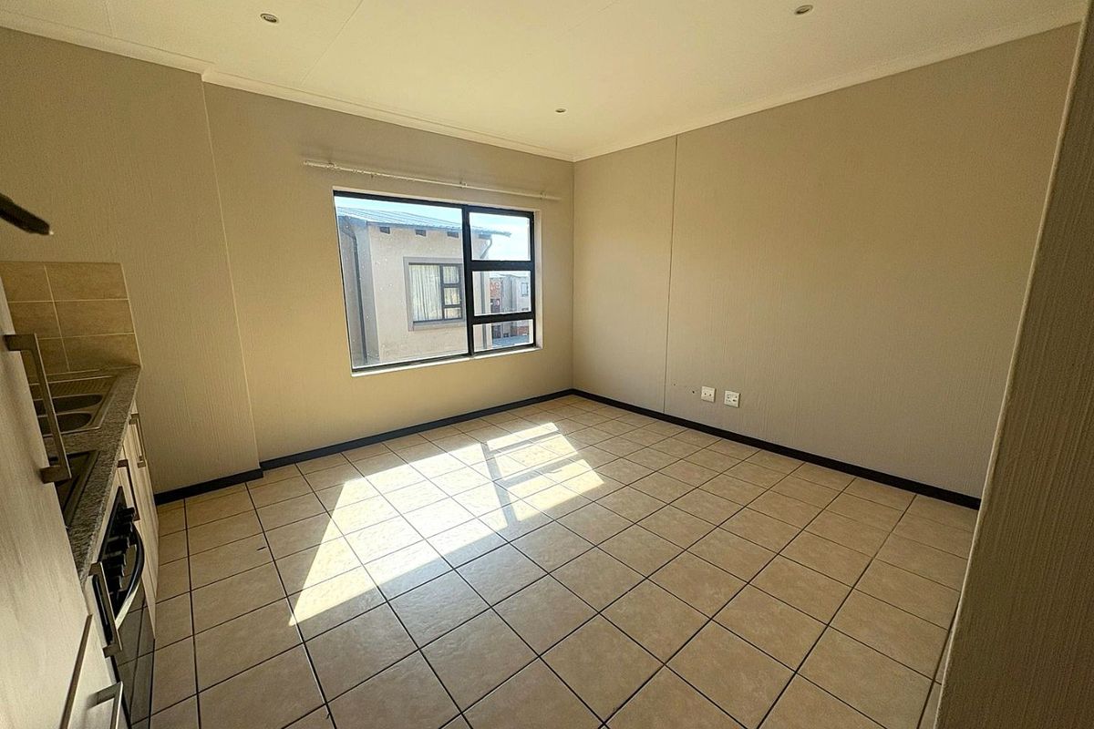 Stylish Top Floor Apartment To Rent In Wilgeheuwel - Photo 4