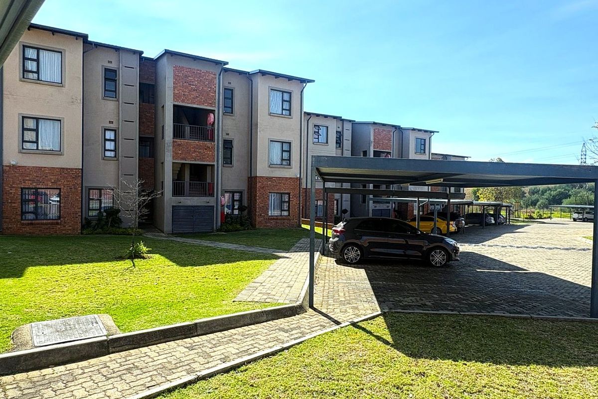 Stylish Top Floor Apartment To Rent In Wilgeheuwel - Photo 2