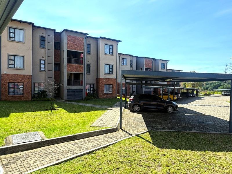 Stylish Top Floor Apartment To Rent In Wilgeheuwel - Photo 2