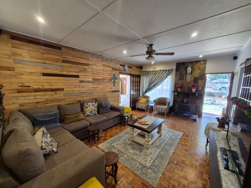 Two Homes, One Price – Perfect Family & Investment Opportunity! - Photo 3