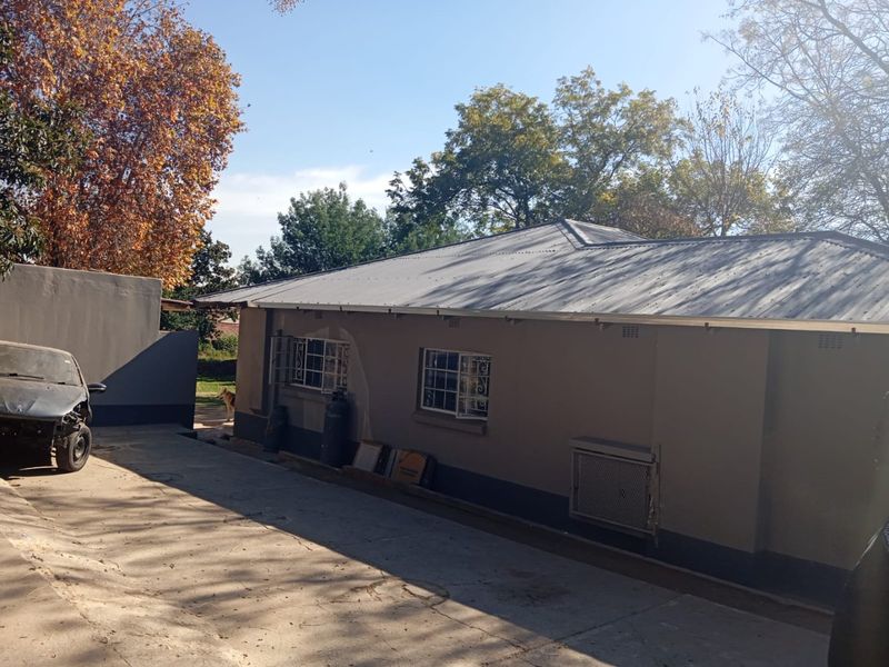 Charming Dunsevern Family Home size for Sale, Close to Corlett Gardens and Lyndhurst - Photo 4