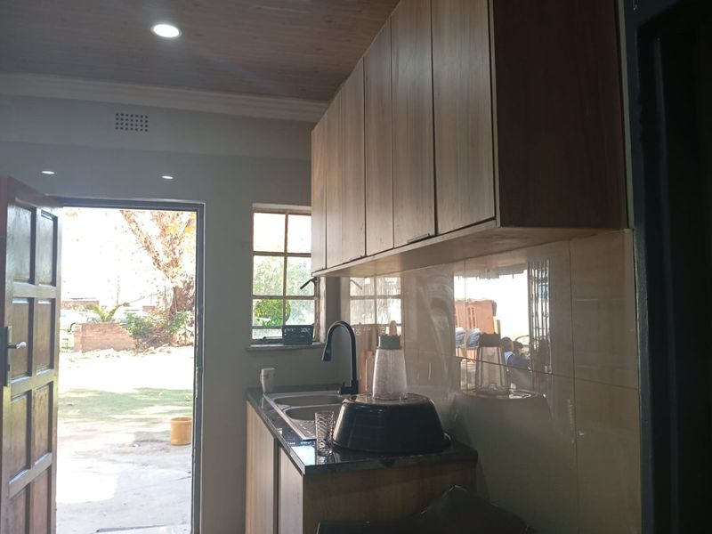Charming Dunsevern Family Home size for Sale, Close to Corlett Gardens and Lyndhurst - Photo 9