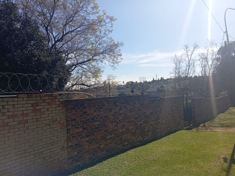 Charming Dunsevern Family Home size for Sale, Close to Corlett Gardens and Lyndhurst - Photo 5