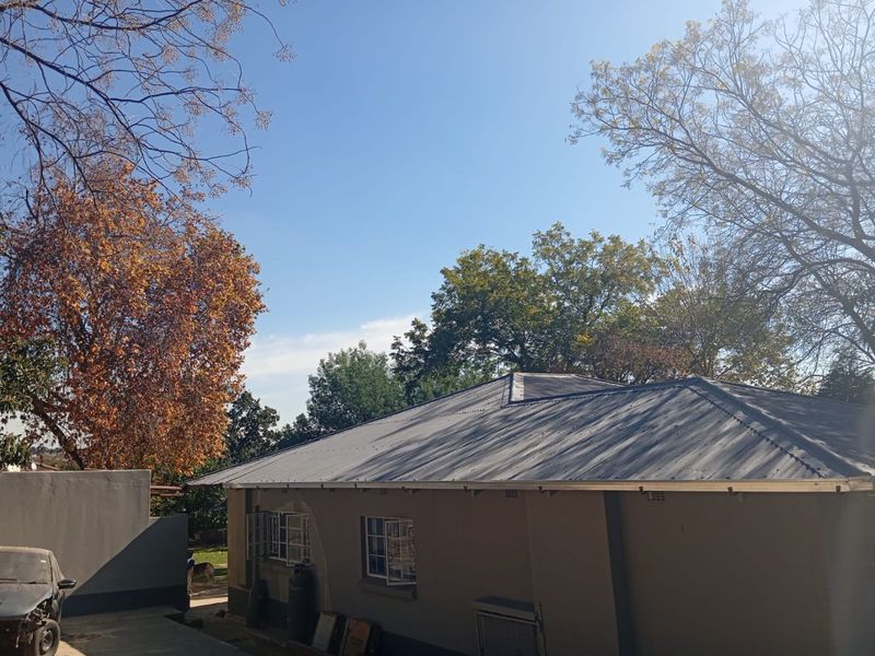 Charming Dunsevern Family Home size for Sale, Close to Corlett Gardens and Lyndhurst - Photo 3