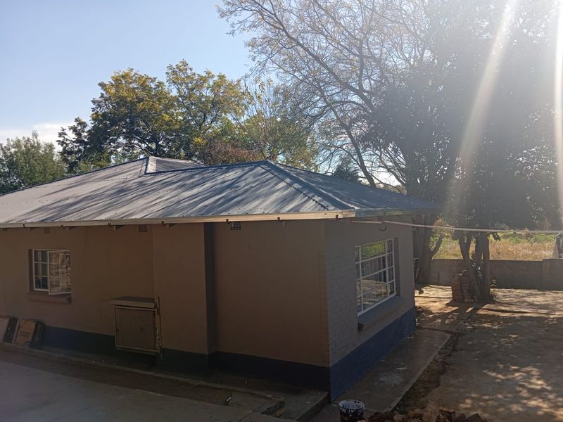 Charming Dunsevern Family Home size for Sale, Close to Corlett Gardens and Lyndhurst - Photo 2
