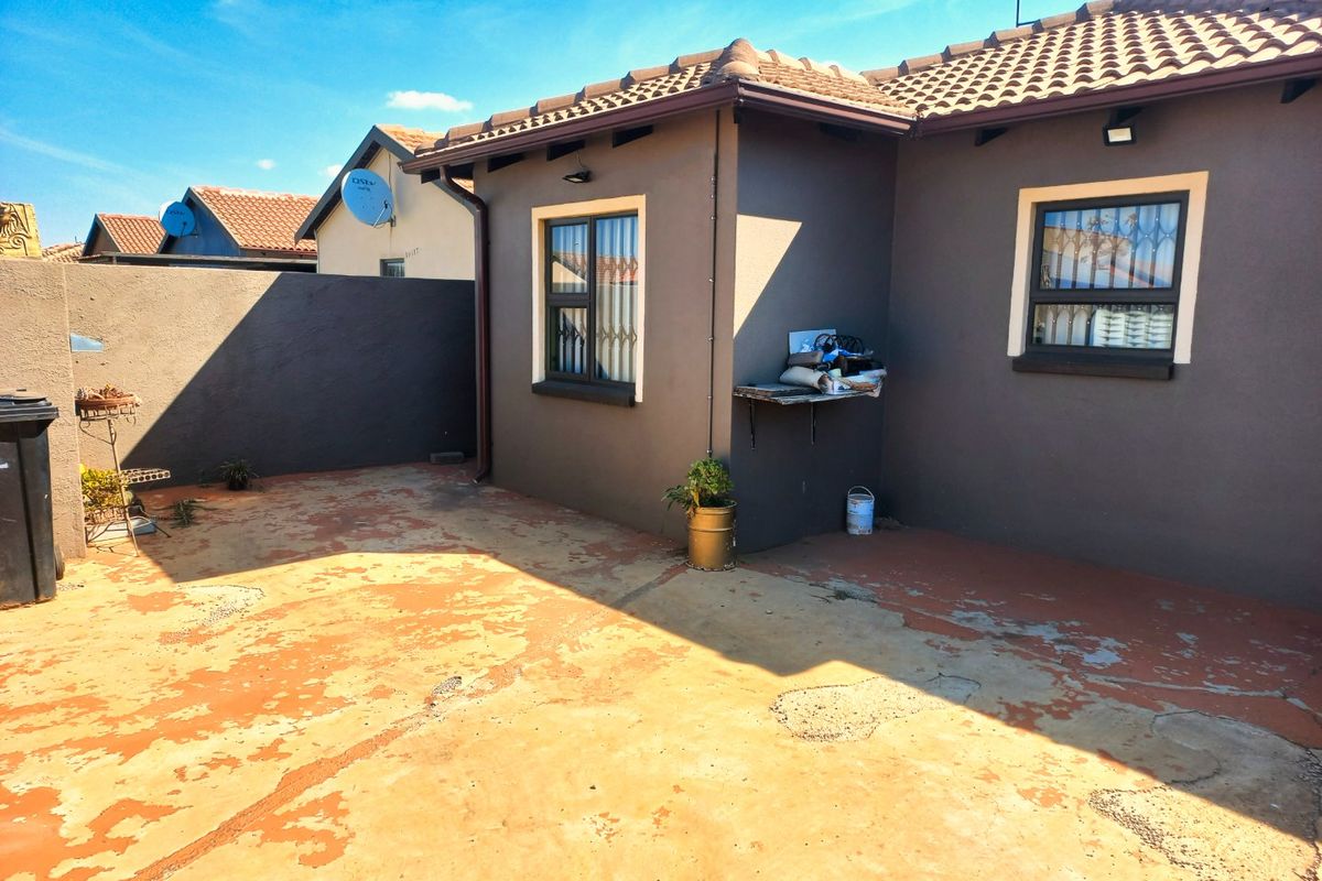 Secure & Spacious 3-Bed Family Home with Private Gym in Gated Area - Photo 4