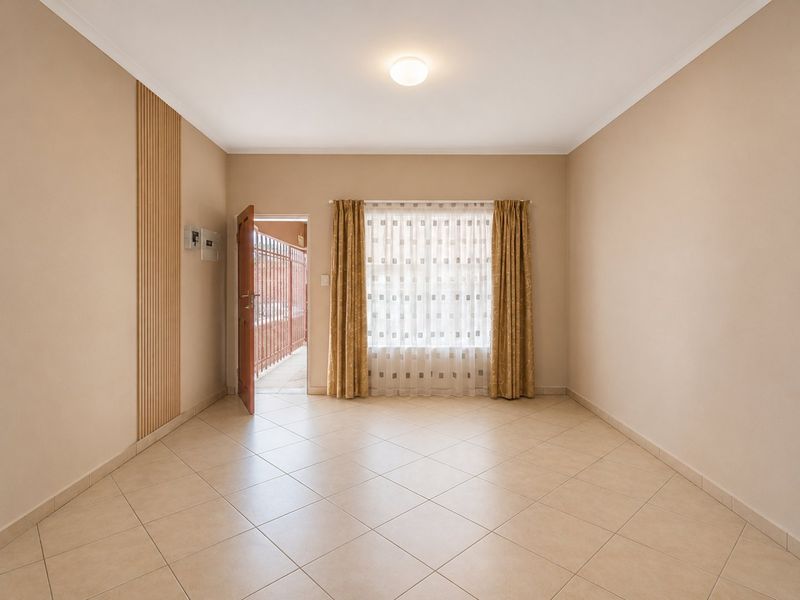Spacious Croydon ground floor apartment with lock up garage! - Photo 5