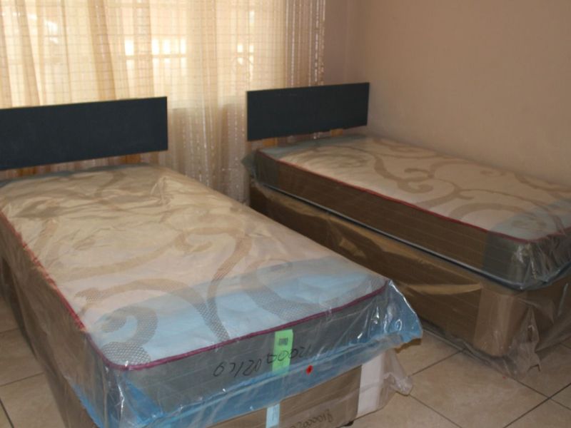 Double Stand With A 4 Bedroom House For Sale - Photo 9