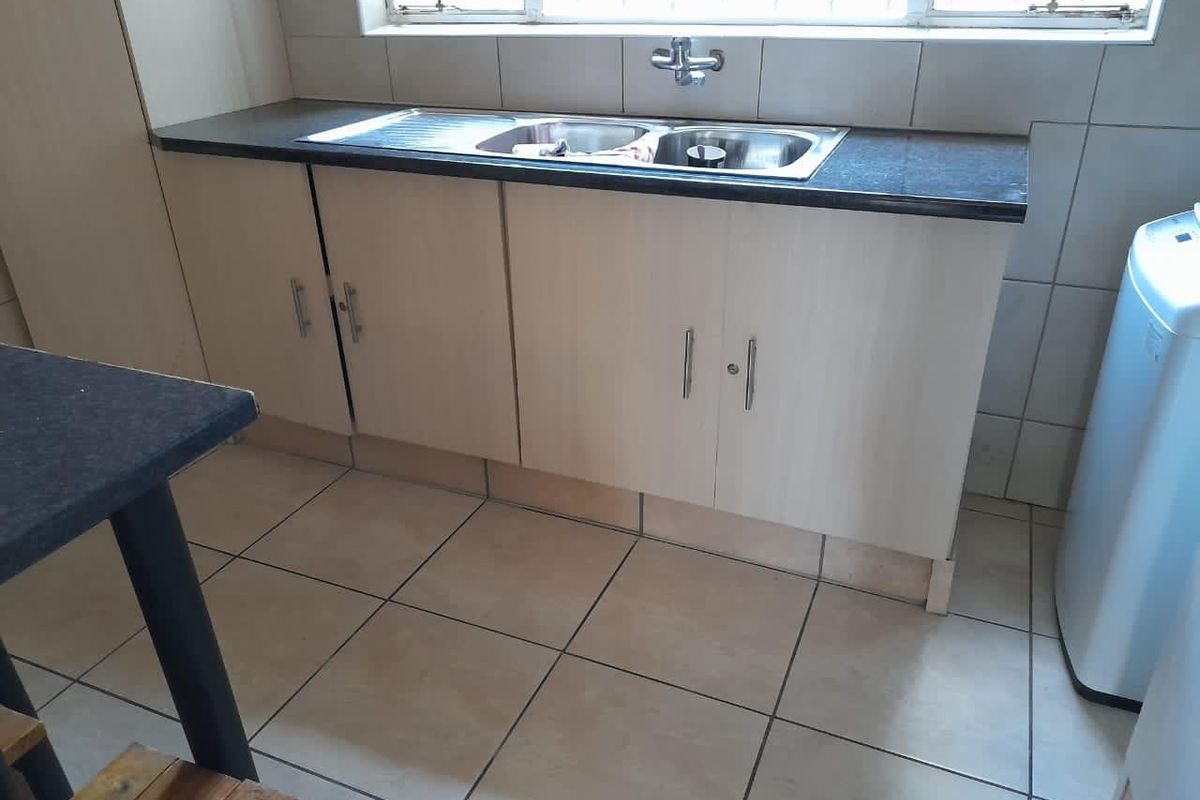 Double Stand With A 4 Bedroom House For Sale - Photo 4
