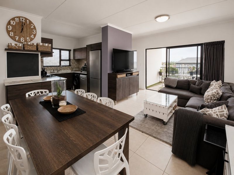 Spacious Greenstone aparment with Open Plan Living and extras! - Photo 2