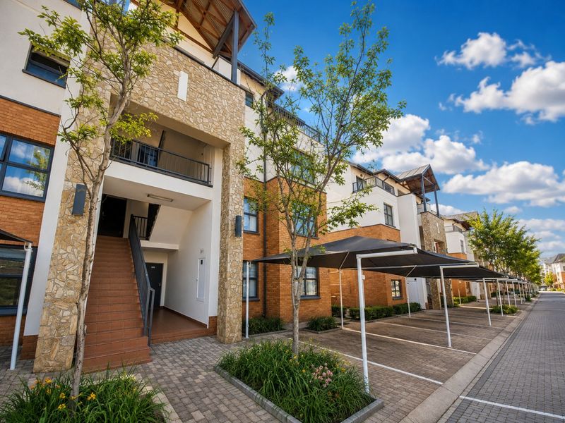 Spacious Greenstone aparment with Open Plan Living and extras! - Photo 1